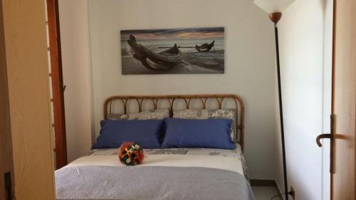 Ein Bett oder Betten in einem Zimmer der Unterkunft Appartamento a Trappeto