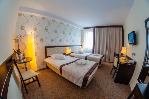 Postel nebo postele na pokoji v ubytování Hotel Czardasz Spa & Wellness
