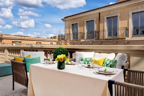Μπαλκόνι ή βεράντα στο Singer Palace Hotel Roma