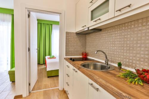 Cucina o angolo cottura di Apartments Royal Lux