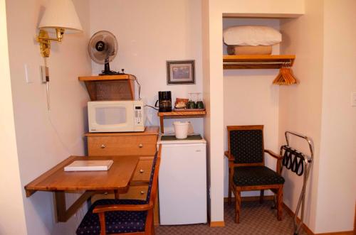 Η κουζίνα ή μικρή κουζίνα στο Crandell Mountain Lodge