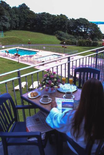 Swimmingpoolen hos eller tæt på Langstone Cliff Hotel