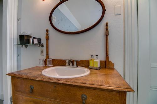a bathroom with a sink and a mirror on the wall at Winchester Inn in Ashland