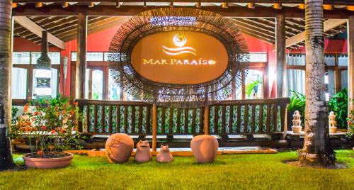 Taman di luar Mar Paraíso Hotel