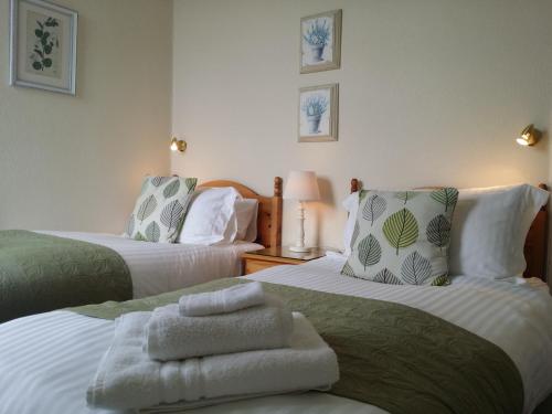 מיטה או מיטות בחדר ב-Crail House Apartments