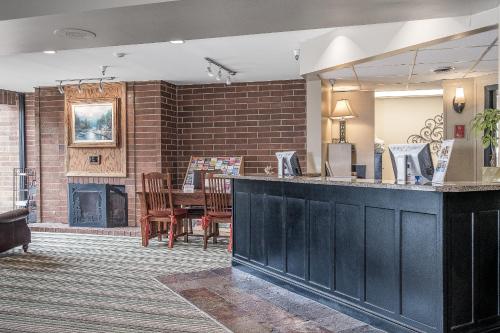 a restaurant with a bar and a dining room at Park Plaza Resort - Park City, Ascend Collection Hotel in Park City