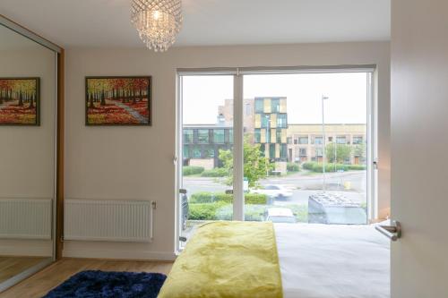 Postel nebo postele na pokoji v ubytování Modern & Exquisite Trumpington Townhouse with Parking & 5 mins to Papworth hospital