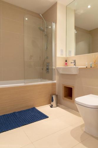 Foto Contemporary & Exquisite Trumpington Townhouse with Parking & 5 mins to Addenbrookes & Papworth hospitals 3