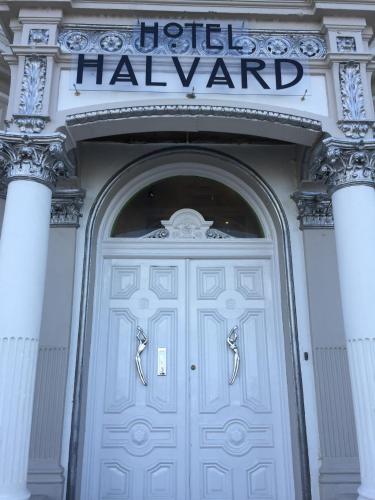 Η πρόσοψη ή η είσοδος του Halvard Hotel