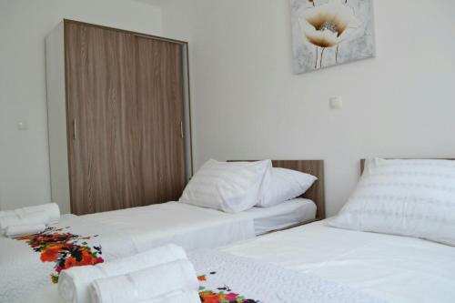 Postel nebo postele na pokoji v ubytování 4 apartmens private pool 20people max