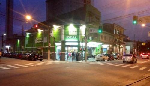 a city street at night with a green traffic light at Open Plan Loft Metrô Belem (first floor) in Sao Paulo