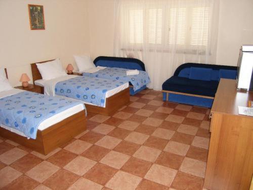 a room with three beds in a room at Pansion Sport in Štinjan