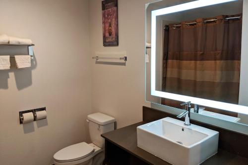 Koupelna v ubytování Epic Hotel