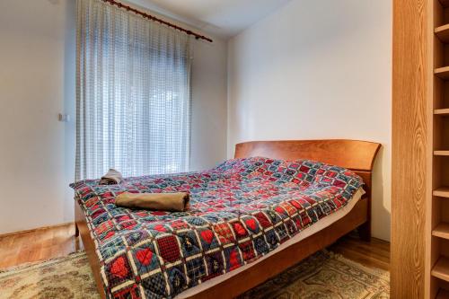 a bedroom with a bed and a window at Allegro Apartment Sekulic in Petrovac na Moru