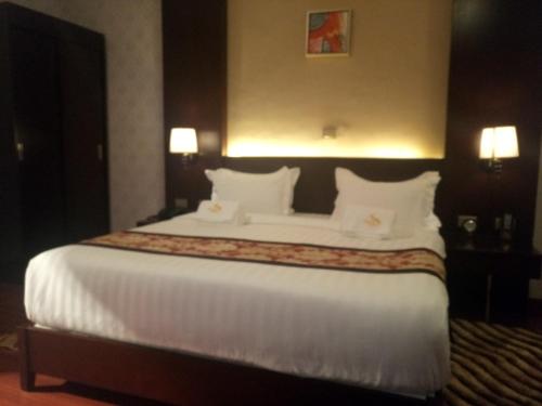 Cama o camas de una habitación en Sherar Addis Hotel
