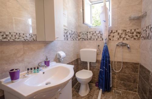 Kúpeľňa v ubytovaní Apartments Dalmatia Blue