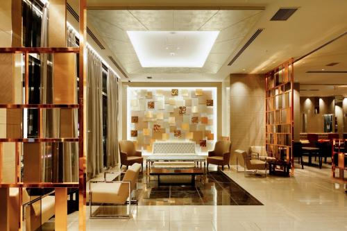 a lobby with a table and chairs in a building at Candeo Hotels Tokyo Roppongi in Tokyo