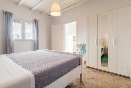 Ένα ή περισσότερα κρεβάτια σε δωμάτιο στο Seaview House Mandrakia