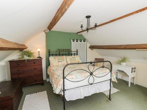 Ένα ή περισσότερα κρεβάτια σε δωμάτιο στο 1 Westcroft Cottage