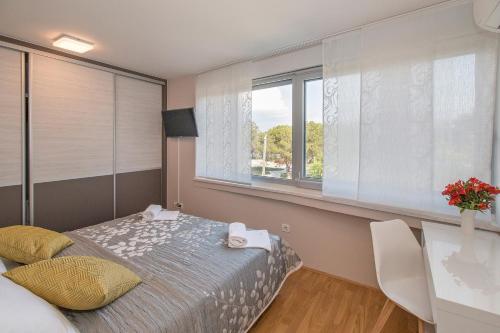 Postel nebo postele na pokoji v ubytování CAISA- luxury apartment 20 m from the sea