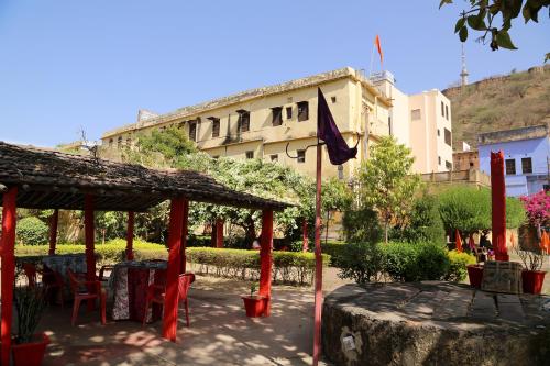 a patio with a table and chairs and a building at Haveli Uma Megh Tourist Guest House in Būndi