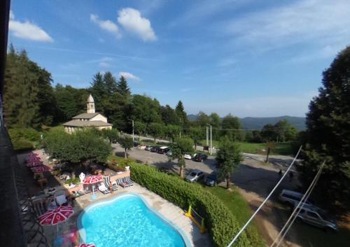 an overhead view of a swimming pool in a resort at Hotel Madonna di Luciago in Armeno
