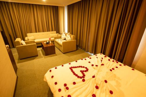 a hotel room with a bed with a cake on it at Hotel Halwachy in As Sulaymānīyah