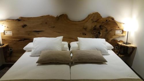 A bed or beds in a room at Hotel Rural El Yunque