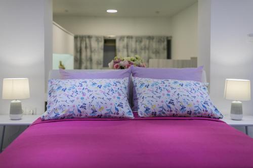 Peninsula room