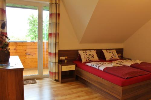 Ένα ή περισσότερα κρεβάτια σε δωμάτιο στο Langs Wirtshaus