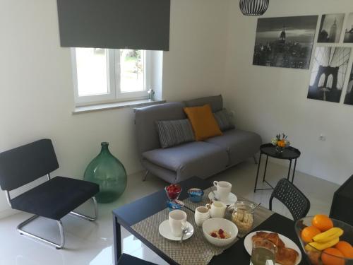Zdjęcie z galerii obiektu Apartments Mirela w mieście Novigrad