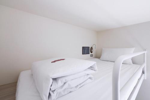 Ein Bett oder Betten in einem Zimmer der Unterkunft MINI HOTELS (Taichung Station Branch)