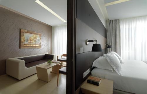 Кровать или кровати в номере Melrose Rethymno by Mage Hotels