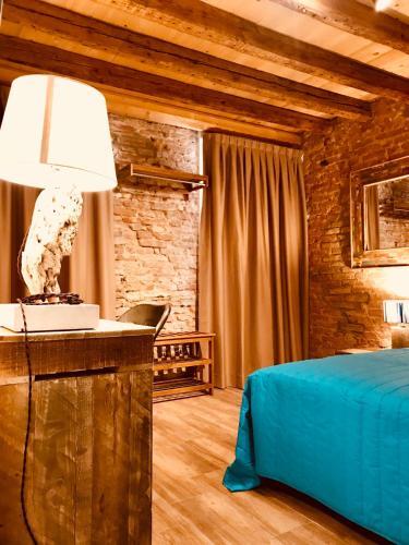 a bedroom with a bed and a lamp on a table at Barbara’s rooms in Chioggia