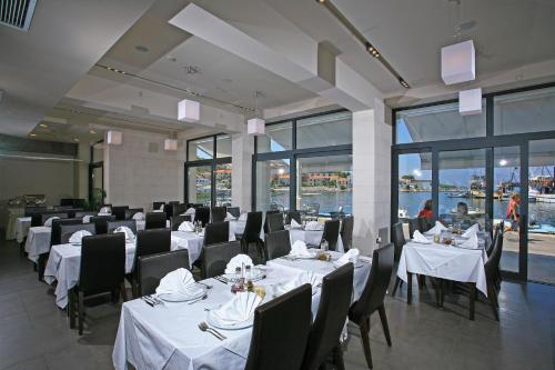 Restoran ili drugo mesto za obedovanje u objektu Hotel Vrilo - Adults Only