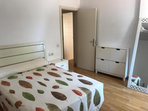 A bed or beds in a room at Apartamento en la Playa
