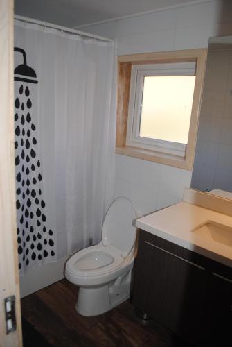 A bathroom at Casa Negra Nevados de Chillan