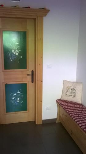 a room with a door and a bed and a window at B&B Il Tulipano in San Pietro di Cadore