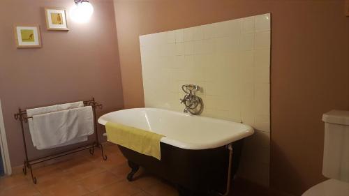 Ένα μπάνιο στο Château Labistoul