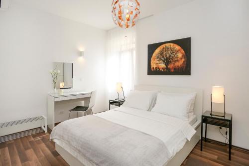 MARTON & MARTINIS SUPERIOR APARTMENTS - spacious one-room apartments - excellent location within walking distance of Diocletian's Palace and Bacvice Beach - the best restaurants within walking distance