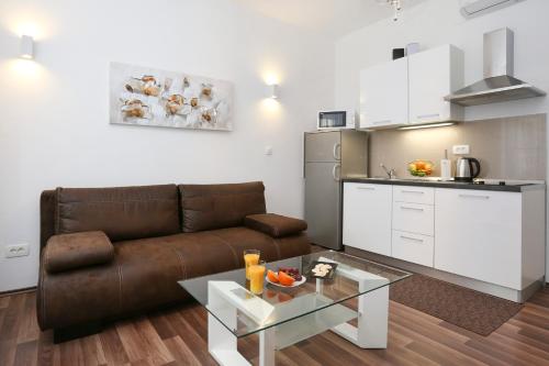 MARTON & MARTINIS SUPERIOR APARTMENTS - spacious one-room apartments - excellent location within walking distance of Diocletian's Palace and Bacvice Beach - the best restaurants within walking distance