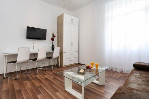 MARTON & MARTINIS SUPERIOR APARTMENTS - spacious one-room apartments - excellent location within walking distance of Diocletian's Palace and Bacvice Beach - the best restaurants within walking distance