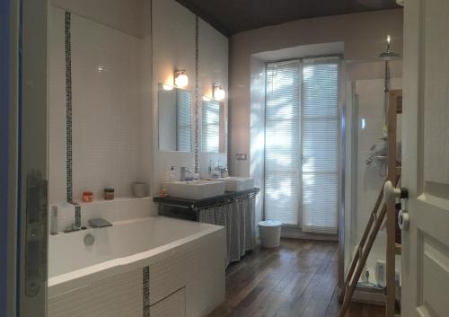 Koupelna v ubytování Chambre d'Hôtes Les Ecuries