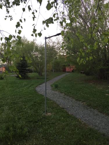 Taman di luar Planinska kuća Dasović
