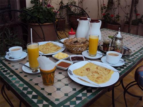 Comida en o cerca de este riad