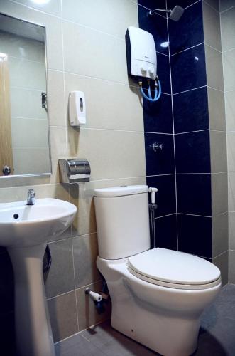 a bathroom with a toilet and a sink at Hotel Sri Rembia in Melaka