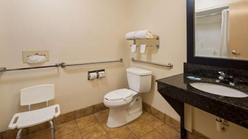 Ένα μπάνιο στο Best Western Elyria