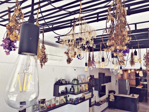 a room with chandeliers and a large glass vase at TainanHyggeAnping in Tainan