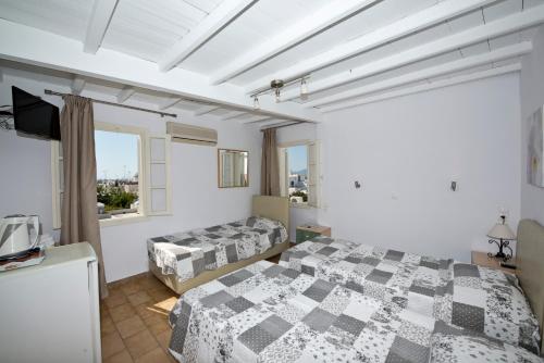 Postel nebo postele na pokoji v ubytování Karboni Hotel