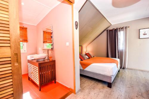 a bedroom with a bed and a mirror at Villa Oté in LʼEntre-Deux